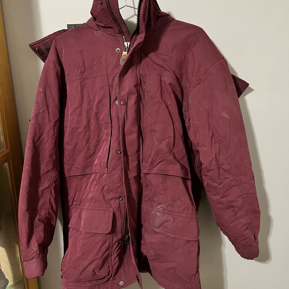 Color Maroon/Navy
Condition Pre-owned
As pictured

Dog friendly, smoke free home